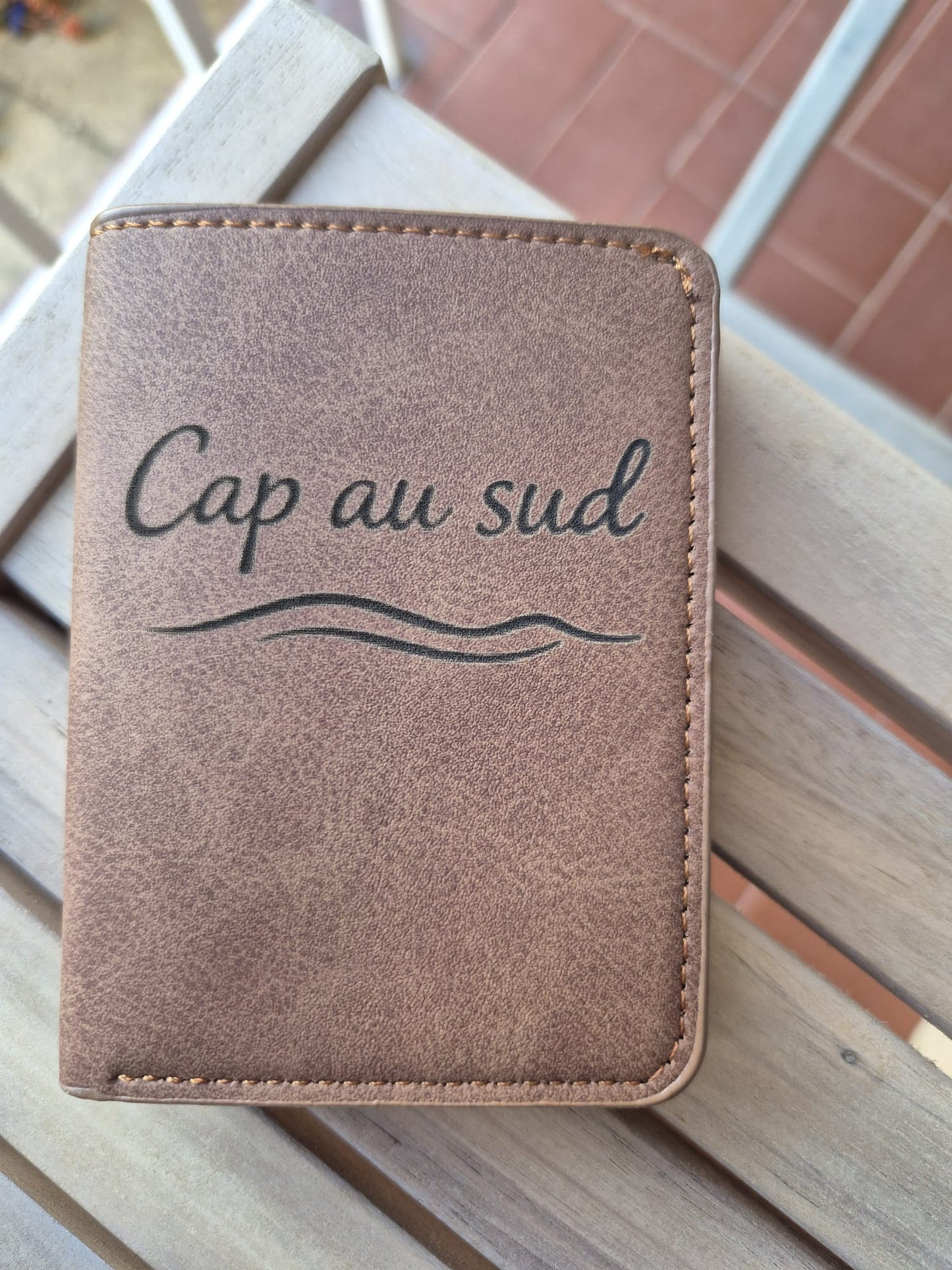 Portefeuille en similicuir gravé