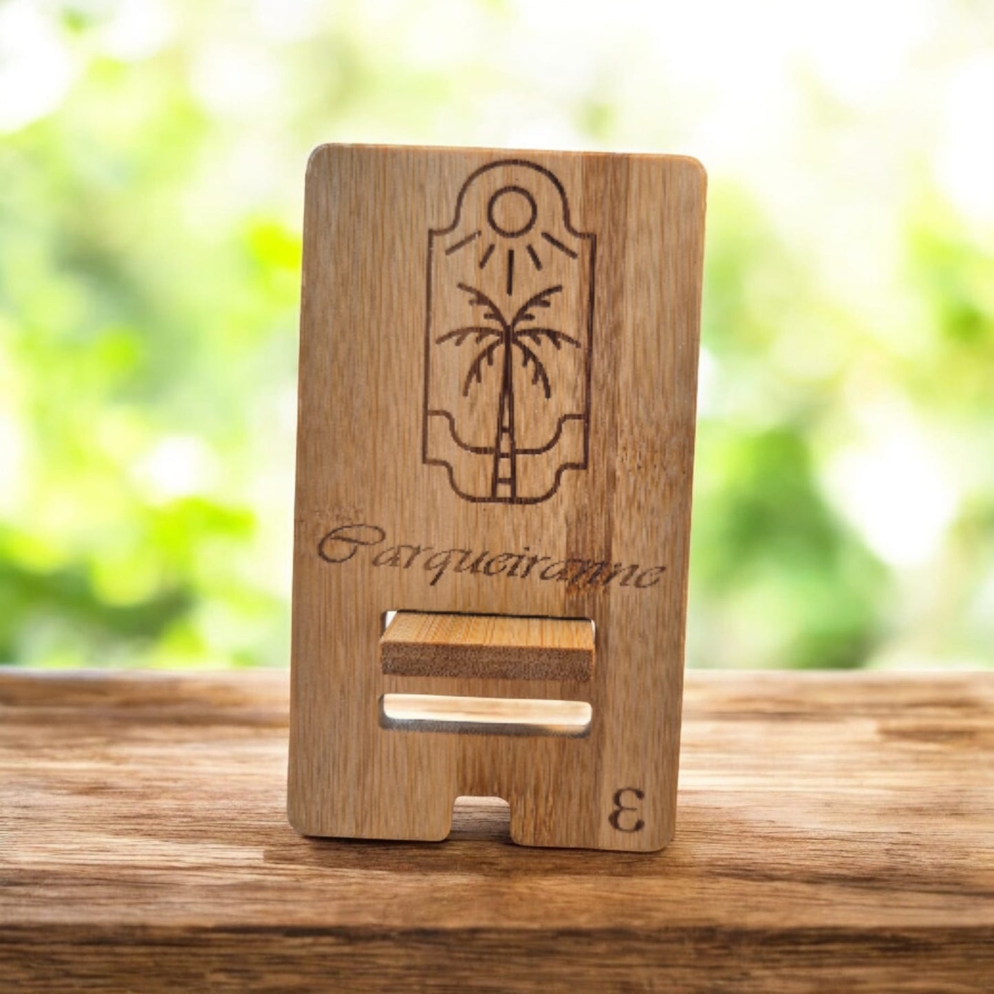 Porte-téléphone en bois gravé