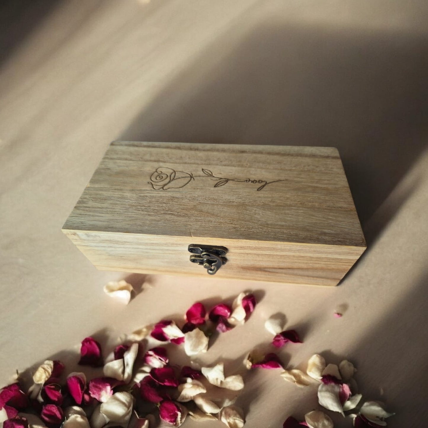 💝 Boîte Rectangle “Love” – Coffret Gravé Rose