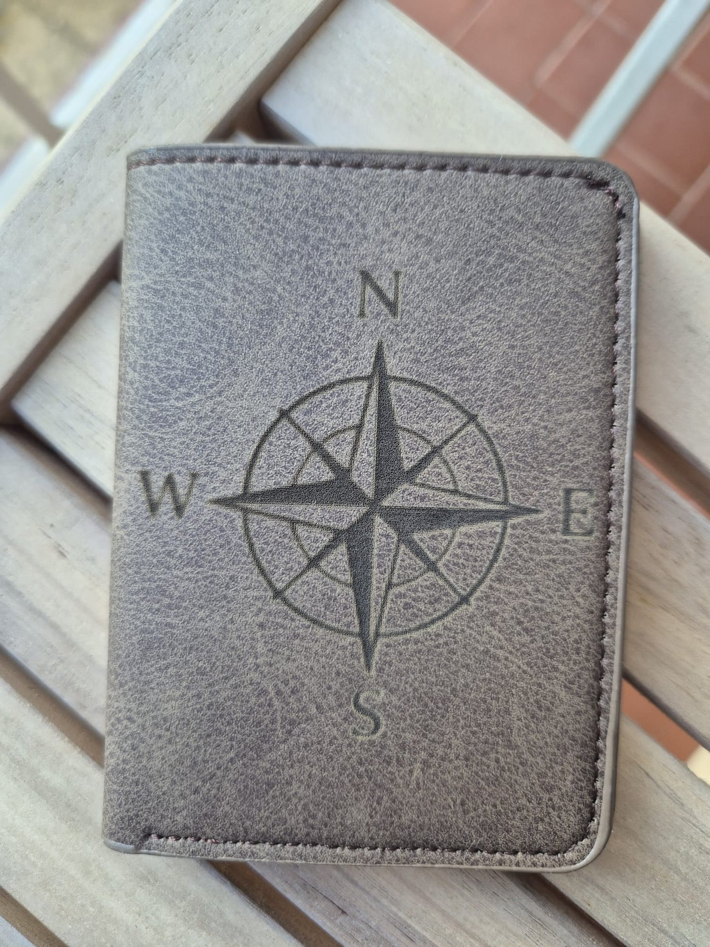 Portefeuille en similicuir gravé