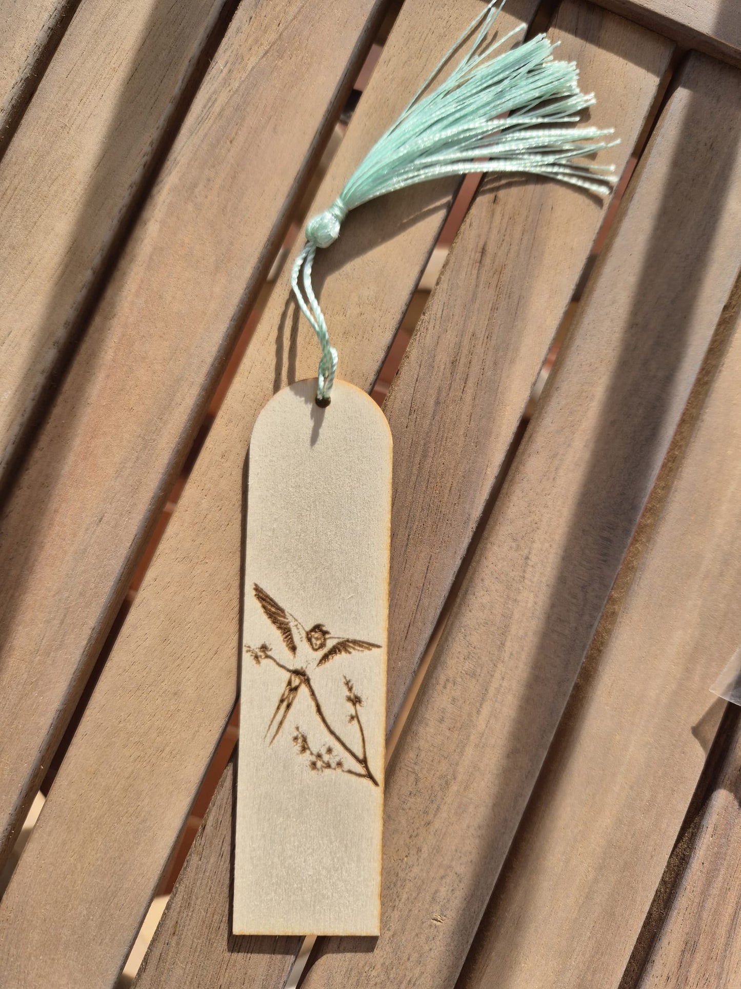 Marque-page en bois avec pompon